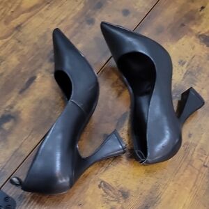 Steve Madden Classic Black Heels
